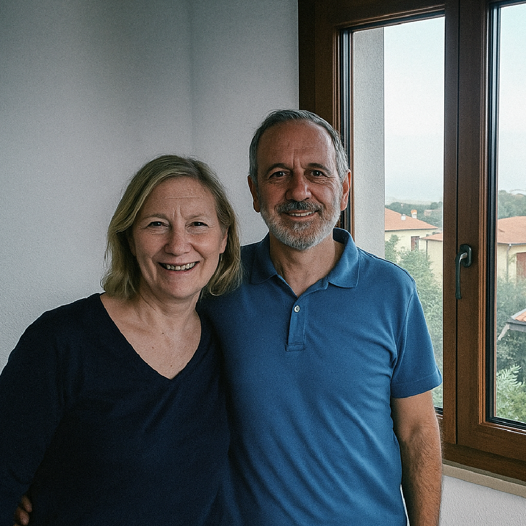 ntonio e Luisa sorridenti nella loro casa dopo l’installazione delle nuove finestre Finstral.